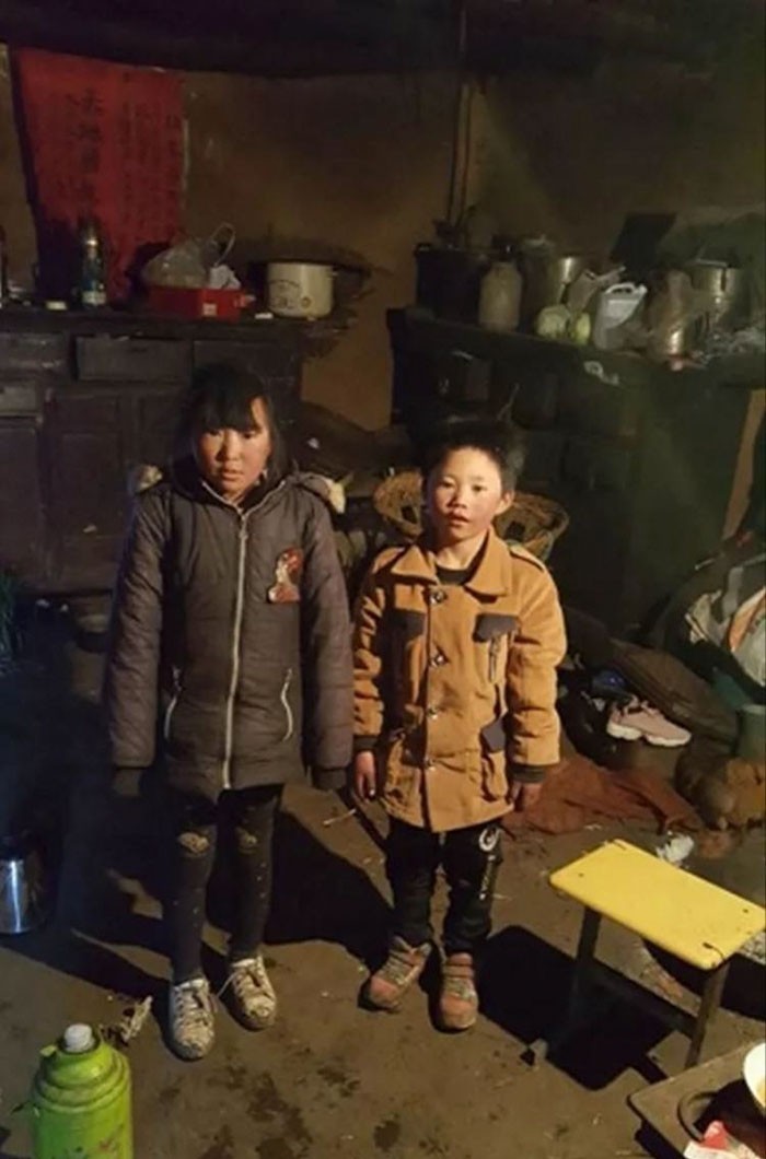 Fotoğraf viral hale geldiğinde okula ,15.000 dolardan fazla bağış, 20 ısıtma donanımı ve 144 sıcak hazır giyim gönderildi.